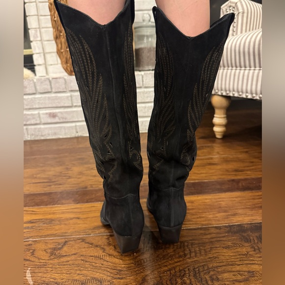 Love the shoes! Just don't need them...I have too many shoes! - Picture 7 of 8